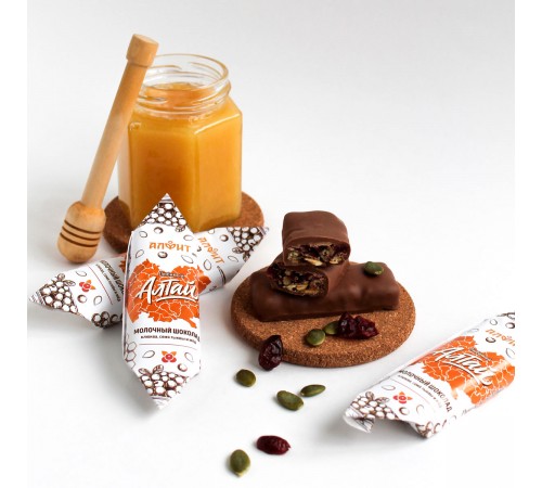 Конфета Любимый Алтай: молочный шоколад, вяленая клюква, семя тыквы и мёд, 32 г  (заказ от 9 штук)