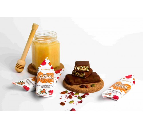 Конфета Любимый Алтай с молочным шоколадом, облепихой, малиной и семенами тыквы, 32 г (заказ от 9 штук)