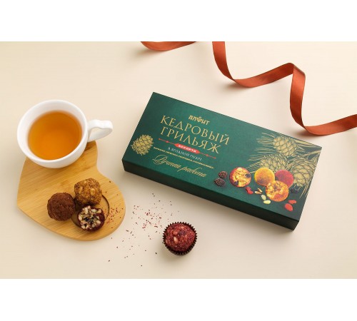 Кедровый грильяж ассорти в ягодной пудре, 8 конфет